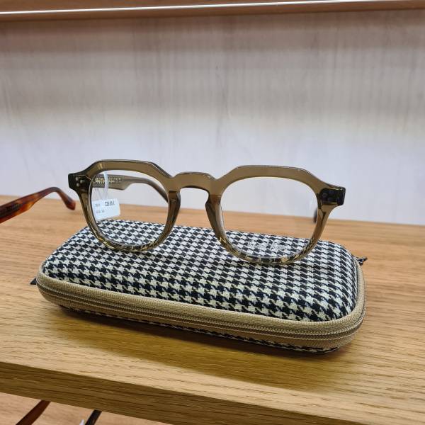 paire de lunette de vue élégante à marseille 